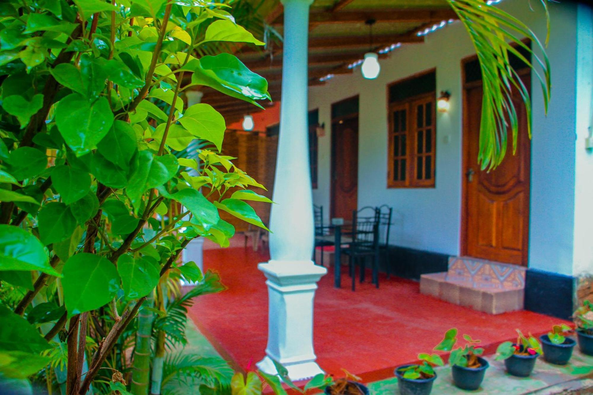 Chanaka Holiday Inn Sigiriya Exterior foto